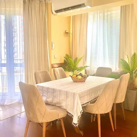 Spacious And Cozy Penthouse *