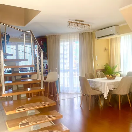Spacious And Cozy Penthouse Σόφια