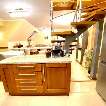 Διαμέρισμα Spacious And Cozy Penthouse
